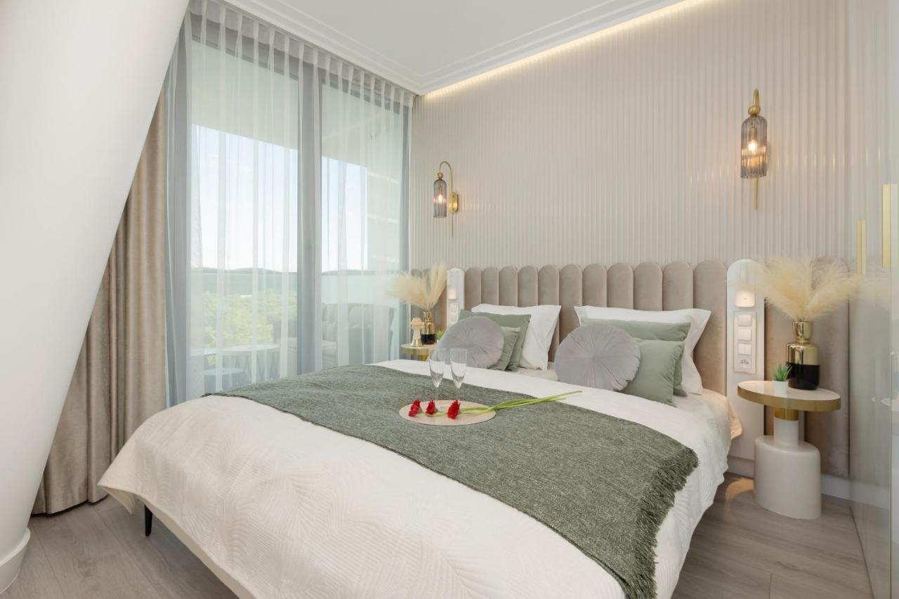 Royallux Apartment Waves Resort & Spa - Sea View From Balcony By Renters Prestige ミエンジズドロイェ エクステリア 写真