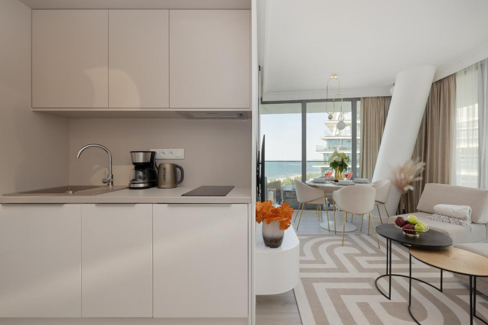 Royallux Apartment Waves Resort & Spa - Sea View From Balcony By Renters Prestige ミエンジズドロイェ エクステリア 写真