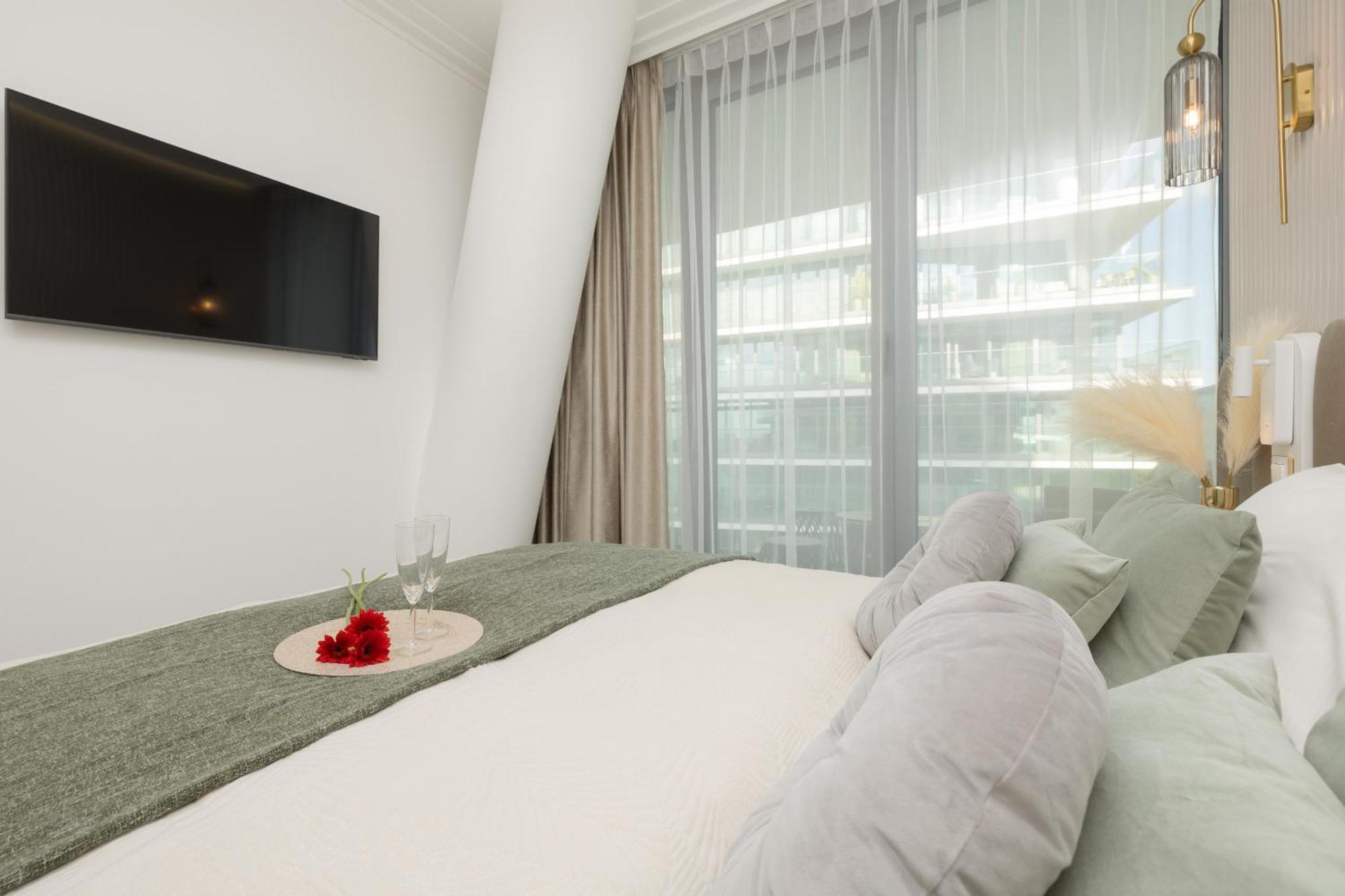 Royallux Apartment Waves Resort & Spa - Sea View From Balcony By Renters Prestige ミエンジズドロイェ エクステリア 写真