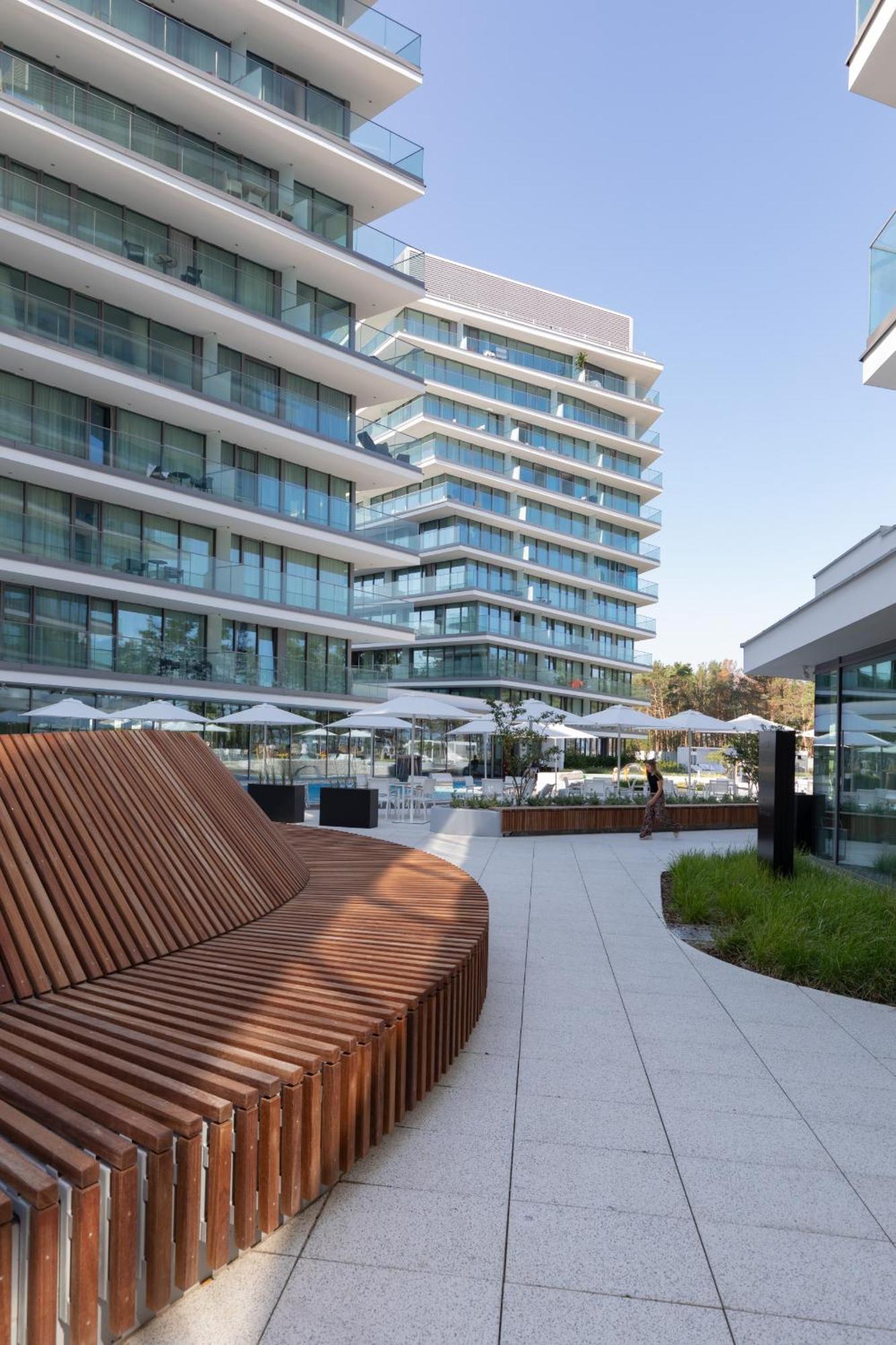 Royallux Apartment Waves Resort & Spa - Sea View From Balcony By Renters Prestige ミエンジズドロイェ エクステリア 写真