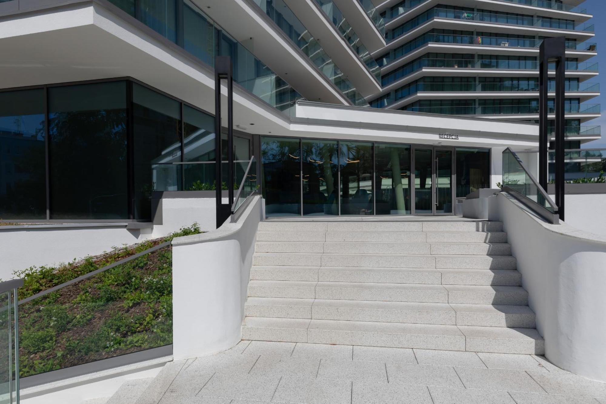 Royallux Apartment Waves Resort & Spa - Sea View From Balcony By Renters Prestige ミエンジズドロイェ エクステリア 写真