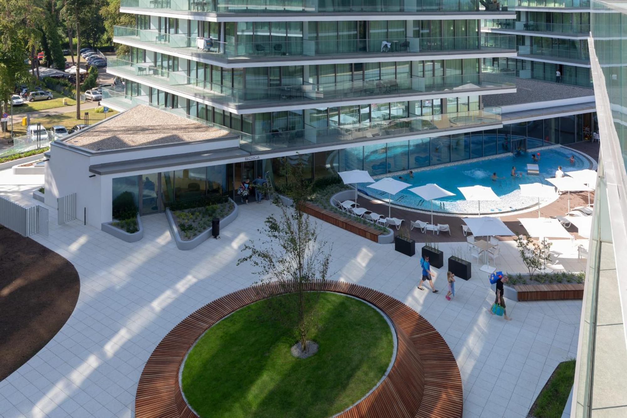 Royallux Apartment Waves Resort & Spa - Sea View From Balcony By Renters Prestige ミエンジズドロイェ エクステリア 写真